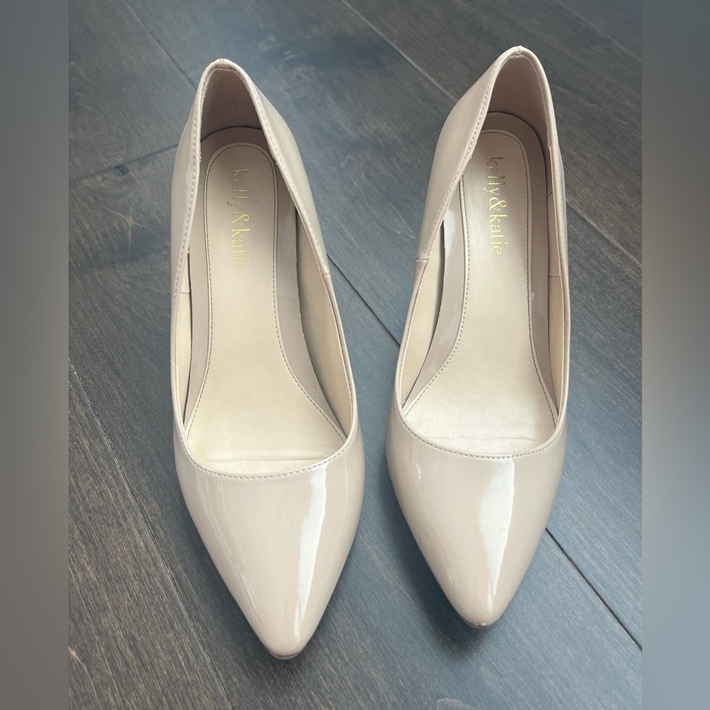 Kelly & Katie nude patent leather pumps, 6.5